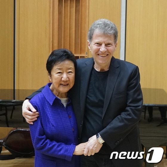 제1회 여수음악제 공동 음악감독 김남윤(왼쪽)·요엘 레비ⓒ News1