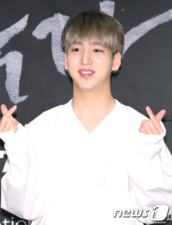 B1A4 바로가 24일 오후 서울 그랜드앰버서드에서 열린 미스터리 스릴러 ‘눈을 감다’ 제작발표회에 참석해 포즈를 취하고 있다. ⓒ News1 권현진 기자