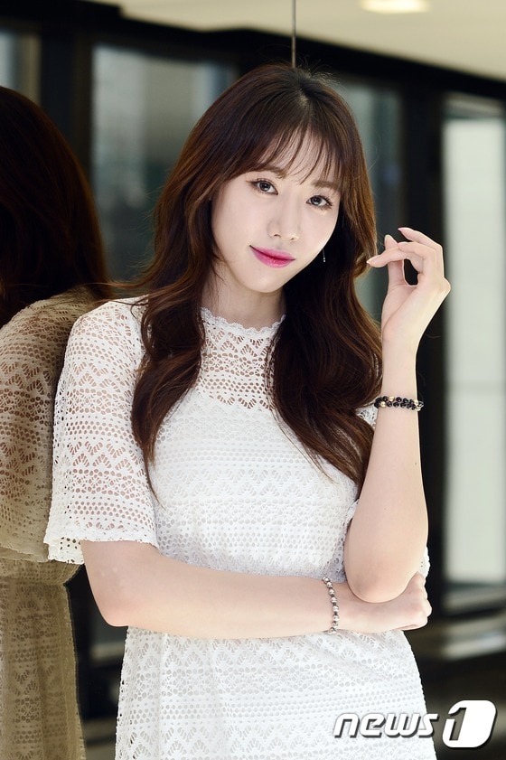 걸그룹 달샤벳 출신 연기자 백다은이 25일 오후 서울 중구 뉴스1 본사에서 인터뷰에 앞서 포즈를 취하고 있다. 2017.5.25/뉴스1 ⓒ News1 민경석 기자