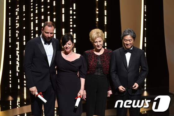 요르고스 란티모스 감독, 린 램지 감독, 마리사 파레데스, 박찬욱 감독 AFP PHOTO / Alberto PIZZOLI ⓒ AFP=뉴스1