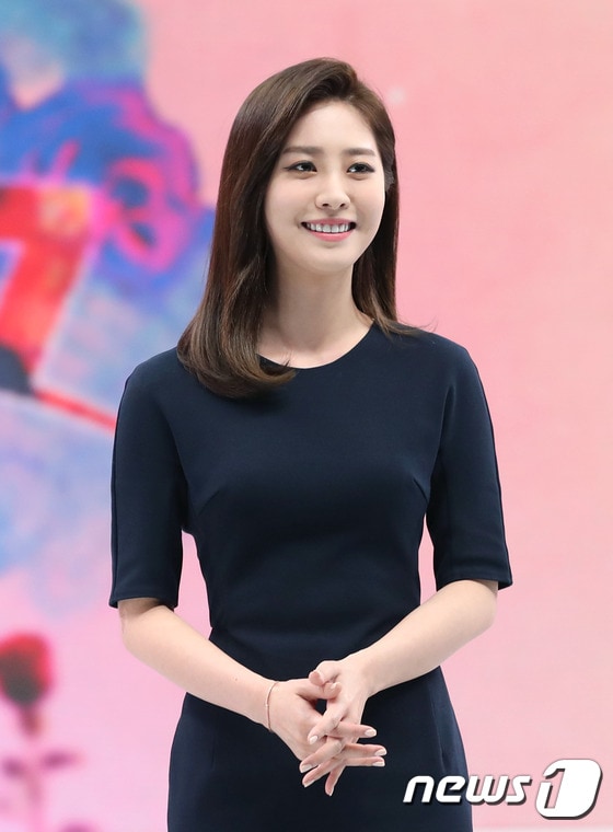 박연경 앵커가 4일 오후 서울 상암 MBC에 스튜디오에서 열린 ‘MBC 선거방송 선택 2017 기자간담회’에 참석해 포즈를 취하고 있다. ⓒ News1 권현진 기자