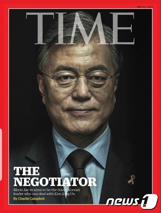 문재인 더불어민주당 대통령 후보 공식 트위터 계정에 소개된 '타임'(Time)지 표지.(더불어민주당 제공) 2017.5.4/뉴스1 ⓒ News1