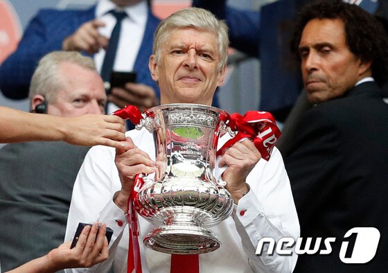 아스널과 2년 재계약을 맺은 아르센 벵거 감독. ⓒ AFP=News1