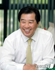 김보곤 디케이 회장. 