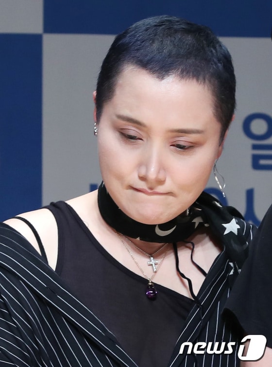 가수 이소라가 20일 오후 서울 상암동 JTBC 사옥에서 열린 신규 예능 프로그램 ‘비긴어게인’ 제작발표회에 참석해 포즈를 취하고 있다. ⓒ News1 권현진 기자