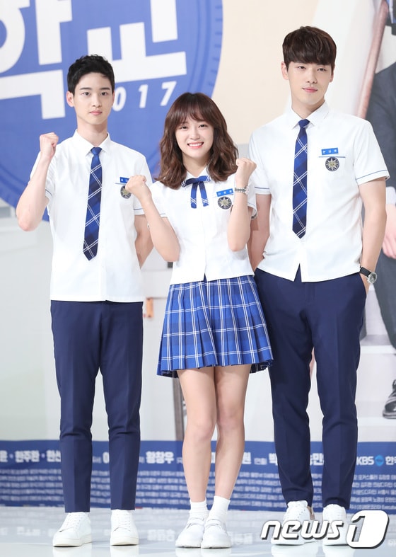 배우 장동윤, 김세정, 김정현(왼쪽부터)이 11일 오후 서울 영등포 타임스퀘어에서 열린 KBS 2TV 새 월화드라마 ‘학교 2017′ 제작발표회에 참석해 포즈를 취하고 있다. 2017.7.11/뉴스1 ⓒ News1 권현진 기자