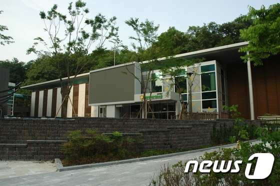 화성시 동탄1신도시  노작공원 내 들어선 반석산 에코스쿨 ⓒ News1