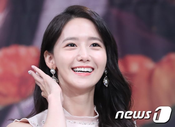 소녀시대 윤아(임윤아)가 3일 오후 서울 상암MBC에서 열린 MBC 월화드라마 ‘왕은 사랑한다’(감독 김상협) 제작발표회에 참석해 매력을 발산하고 있다. 2017.07.03/뉴스1 ⓒ News1 권현진 기자