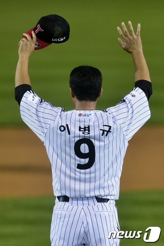 이병규 LG 트윈스 코치가 현역 시절 등번호이자 영구결번인 9번을 2019시즌부터 유니폼에 새긴다. /뉴스1 DB ⓒ News1 민경석 기자