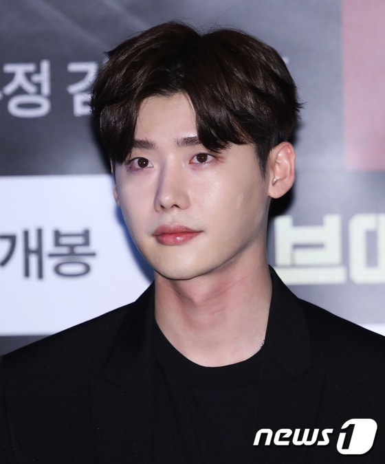 배우 이종석이 16일 오후 서울 용산cgv에서 열린 영화 ‘브이아이피(V.I.P)’(감독 박훈정) 언론 시사회에 참석해 매력을 발산하고 있다. 2017.8.16./뉴스1 ⓒ News1 권현진 기자