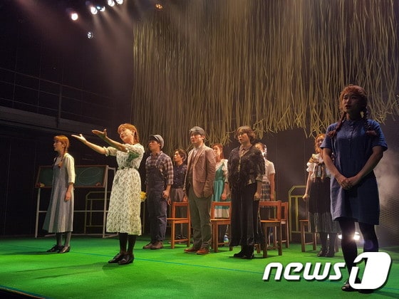 뮤지컬 '앤' 시연장면. 앤 역을 맡은 신정은(앞줄 왼쪽부터)·임찬민·송영미ⓒ News1