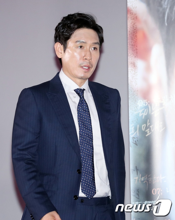 배우 설경구가 28일 오후 서울 동대문 메가박스에서 열린 영화 ‘살인자의 기억법’(감독 원신연) 언론시사회에 참석하고 있다. 2017.8.28./뉴스1 ⓒ News1 권현진 기자