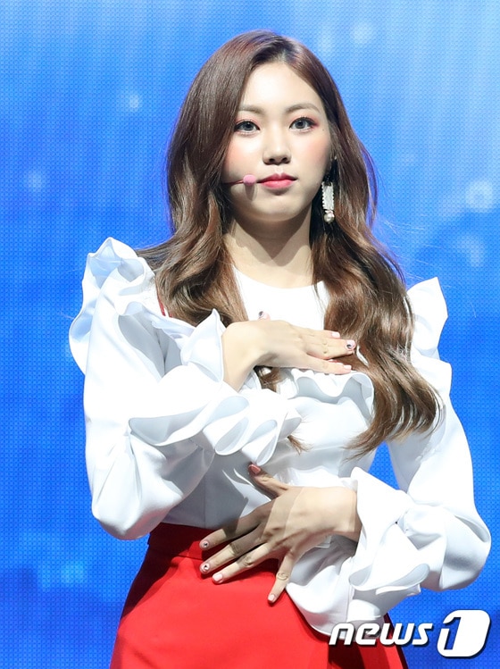 씨엘씨(CLC) 권은빈이 3일 오후 서울 광진구 예스24 라이브홀에서 열린 여섯 번째 미니앨범 ‘프리’즘(FREE'SM)’ 쇼케이스에 참서해 신곡을 선보이고 있다. 2017.8.3./뉴스1 ⓒ News1 권현진 기자