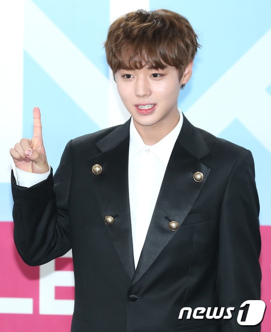 워너원(Wanna One) 박지훈이 7일 오후 서울 구로구 고척돔에서 열린 데뷔 쇼콘(쇼케이스+콘서트) 기자간담회에 참석해 포즈를 취하고 있다. 워너원은 Mnet ‘프로듀스 101 시즌2’에서 결성된 그룹으로 그룹명, 팬클럽 명, 타이틀곡까지 국민 프로듀서 손으로 뽑혔다. 2017.8.7./뉴스1 ⓒ News1 권현진 기자