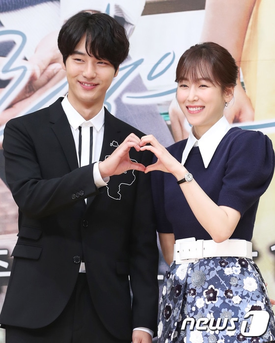 배우 양세종, 서현진(오른쪽)이 14일 오후 서울 목동SBS에서 열린 월화드라마 ‘사랑의 온도’ 제작발표회에 참석해 포즈를 취하고 있다. 2017.9.14./뉴스1 ⓒ News1 권현진 기자