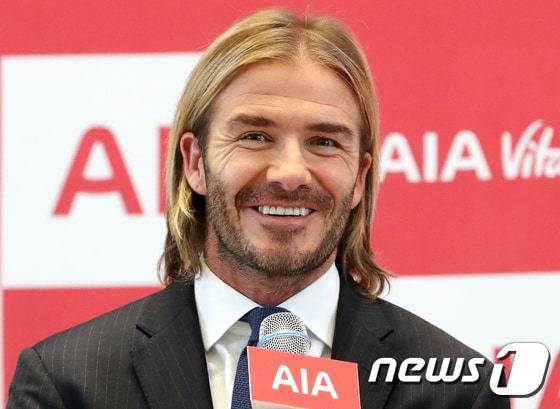 영국 축구스타 데이비드 베컴이 20일 오전 서울 송파구 잠실 롯데월드타워에서 열린 ' AIA생명 헬스&웰니스 리더스 서밋 기자간담회'에서 인사말을 하고 있다.  2017.9.20/뉴스1 ⓒ News1 구윤성 기자