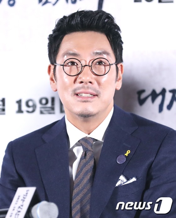 배우 조진웅이 27일 오후 서울 동대문 메가박스에서 열린 영화 ‘대장 김창수’(감독 이원태) 언론시사회에 참석해 매력을 발하고 있다. 2017.9.27./뉴스1 ⓒ News1 권현진 기자