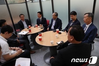 홍성군의회 산자부 방문 면담 모습ⓒ News1