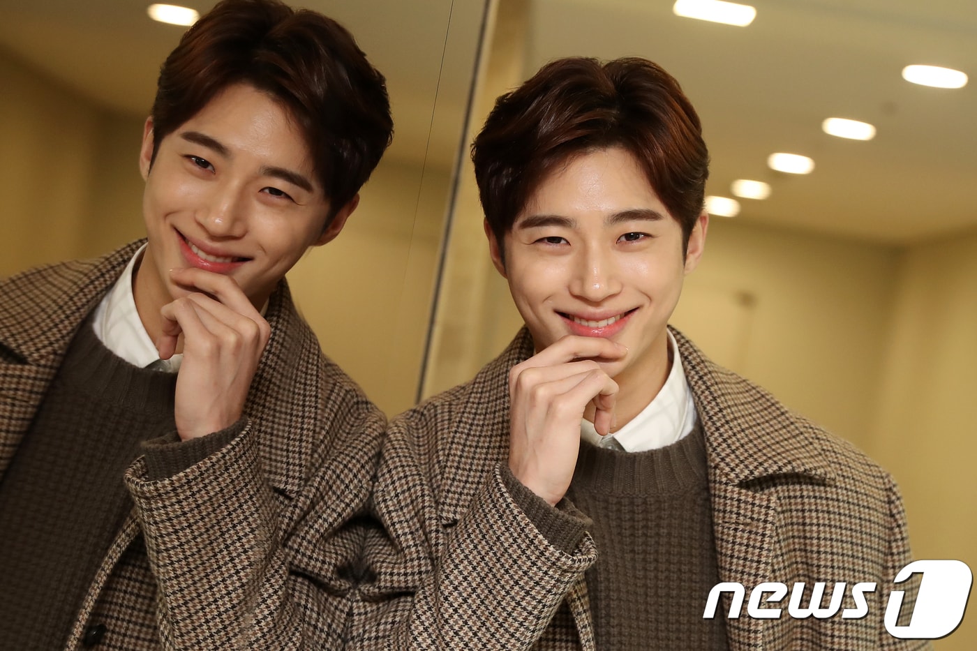 배우 변우석이 10일 서울 종로구 뉴스1 본사에서 인터뷰에 앞서 포즈를 취하고 있다. 2018.1.10/뉴스1 ⓒ News1 민경석 기자