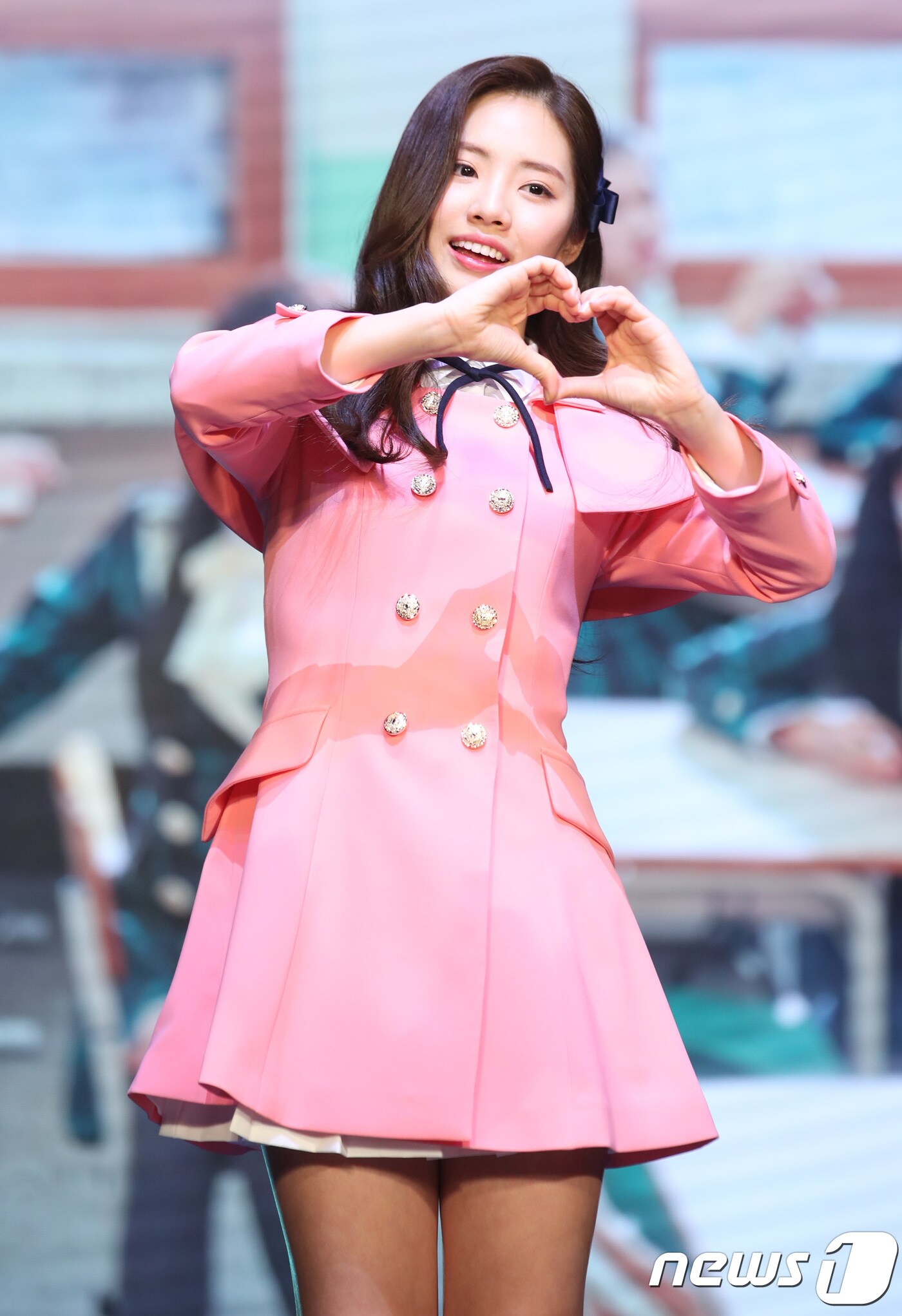 프로미스나인 박지원이 24일 오후 서울 중구 한 쇼핑몰 콘스트홀에서 열린 첫 번째 미니 앨범 ‘투 하트(To. Heart)’ 쇼케이스에 참석해 포즈를 취하고 있다. 프로미스나인은 Mnet '아이돌학교'를 통해 선발된 노지선, 송하영, 이새롬, 이채영, 이나경, 박지원, 이서연, 백지헌, 장규리 등 9인으로 구성됐다. 2018.1.24./뉴스1 ⓒ News1 권현진 기자