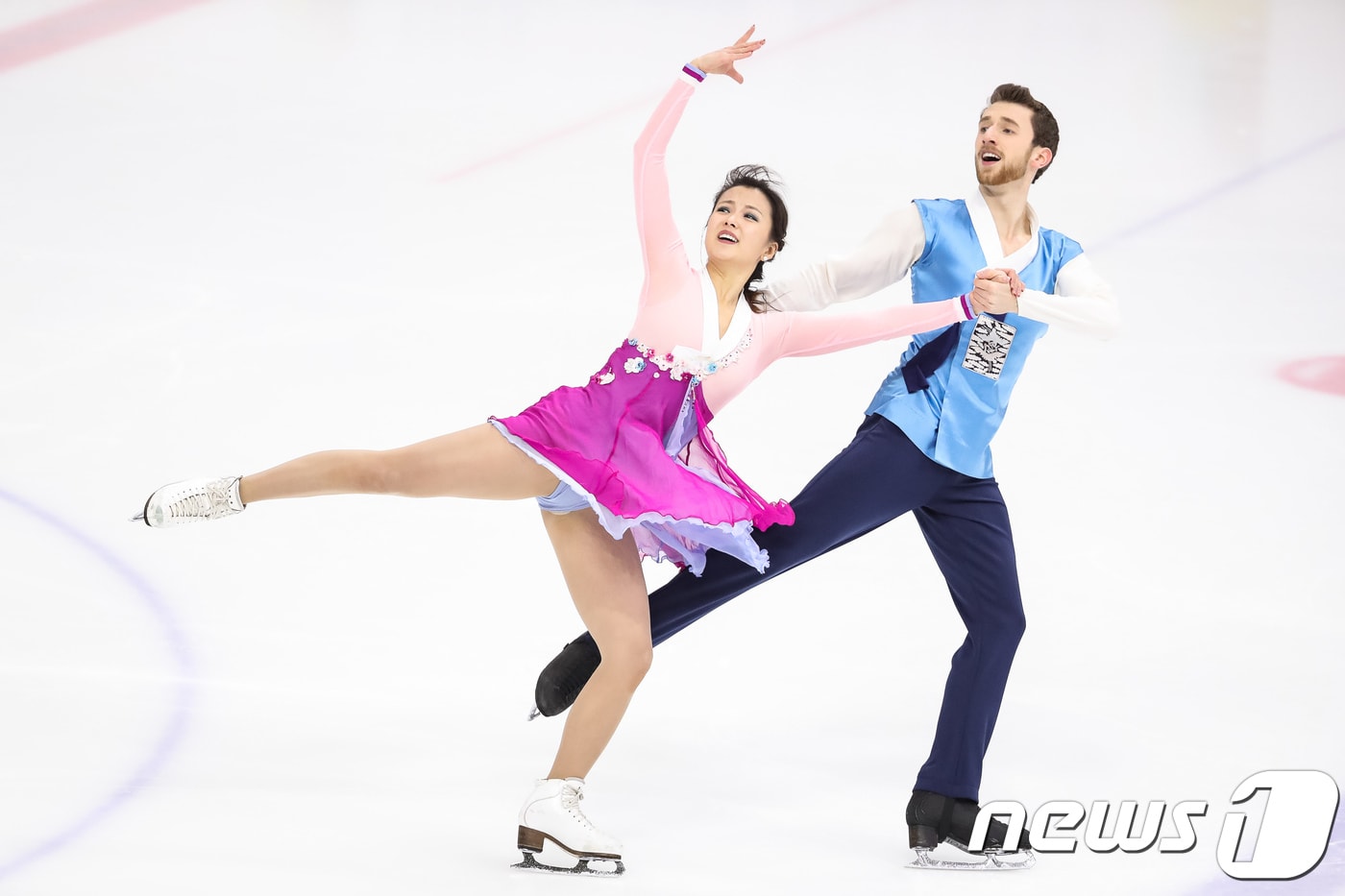 아이스댄스 알렉산더 겜린, 민유라 조가 7일 서울 양천구 목동아이스링크에서 열린 KB금융 코리아 피겨스케이팅 챔피언십 2018 겸 국가대표 3차 선발전에서 프리댄스 연기를 펼치고 있다. 2018.1.7/뉴스1 ⓒ News1 유승관 기자
