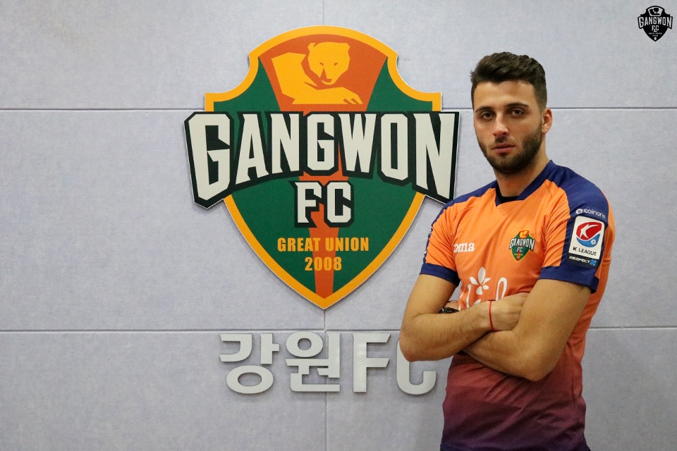 강원FC에 입단한 우로시 제리치(강원FC 제공) ⓒ News1