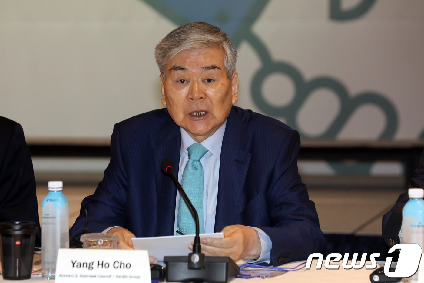 조양호 한진그룹 회장이 18일 서울 영등포구 여의도 전국경제인연합회 컨퍼런스센터에서 열린 '제30차 한미재계회의'에서 모두발언을 하고 있다. 이 자리에선 미국의 수입자동차에 대한 무역확장법 232조와 남북경협 관련 양국 기업의 기회요인에 대해 논의한다. 2018.10.18/뉴스1 ⓒ News1 황기선 기자