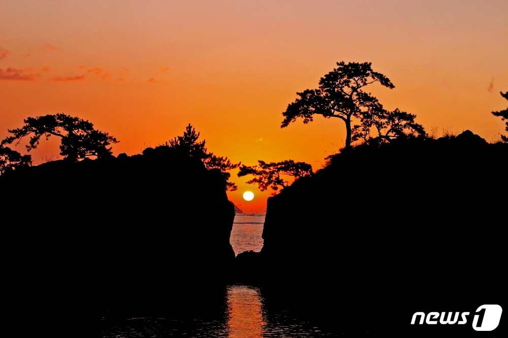 해남 땅끝의 맴섬 일출(해남군 제공)/뉴스1 ⓒ News1