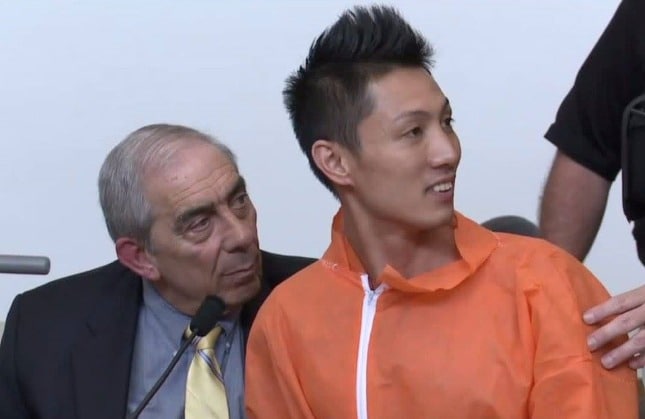 여자친구를 200번 찔러 숨지게 한 량모씨(오른쪽)  - 유튜브 화면 갈무리