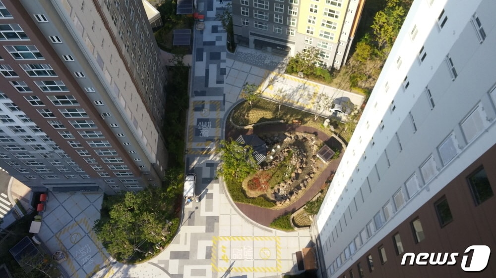 경기도는 지난해 공동주택 품질검수를 실시한 143개 아파트 단지를 평가, ㈜라온건설(수원 라온프라이빗) 등 5개건설회사를 우수 시공업체로 선정했다.(경기도 제공) ⓒ News1 진현권 기자