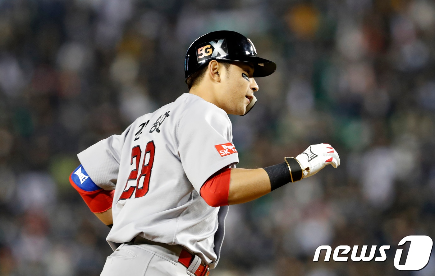 SK 와이번스 강승호.ⓒ News1 이승배 기자