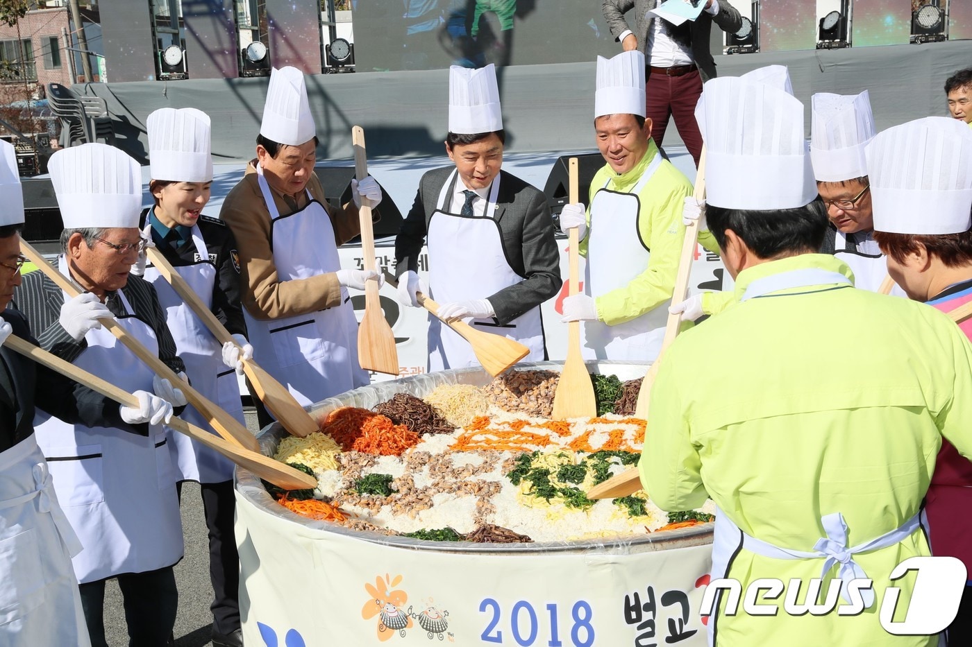 꼬막비빔밥만들기.(보성군 제공)/뉴스1 ⓒ News1