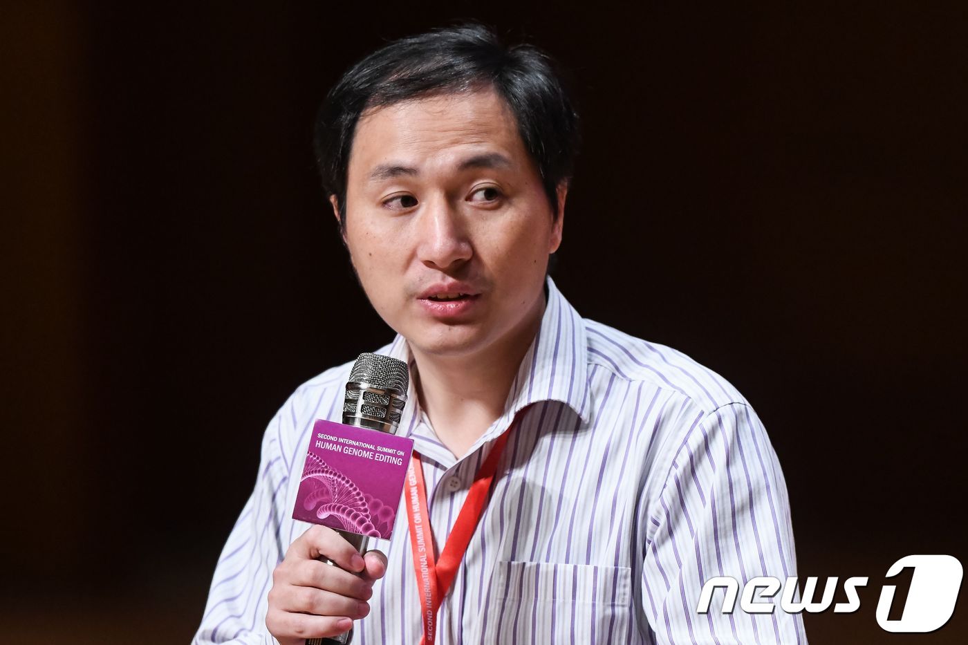 인류 최초로 인간을 상대로한 유전자 조작 기술을 실험한 허젠쿠이가 기자회견을 하고 있다. ⓒ AFP=뉴스1 ⓒ News1 자료 사진 