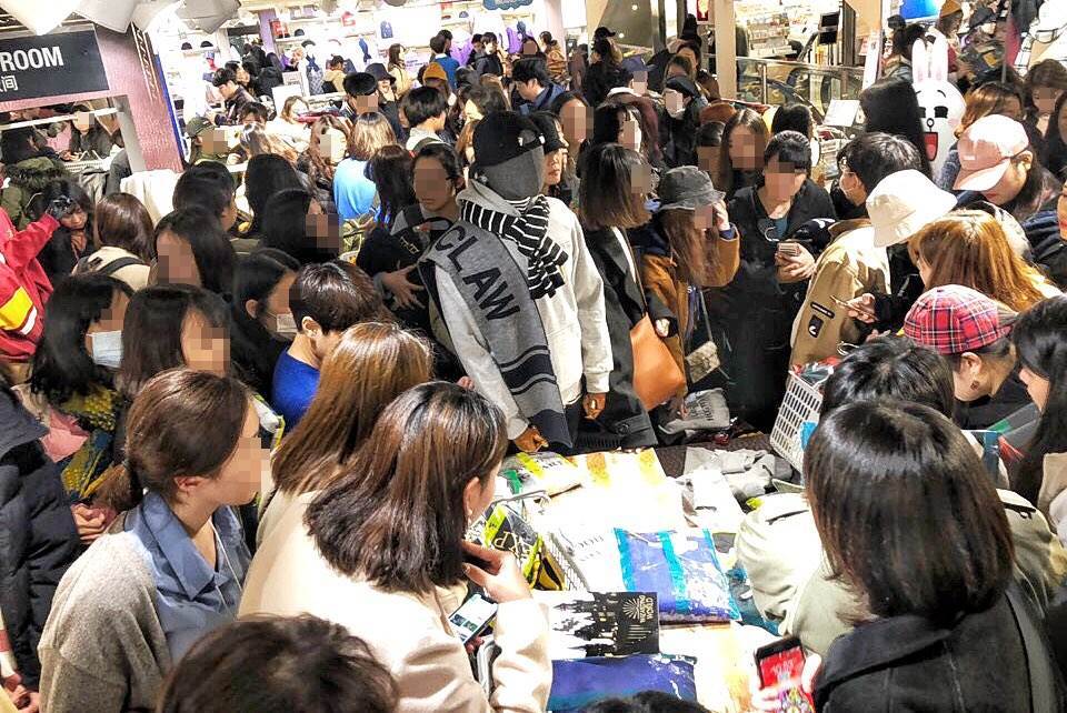 9일 해리포터 콜라보 상품 공개로 사람이 몰린 스파오 강남점. ⓒ News1