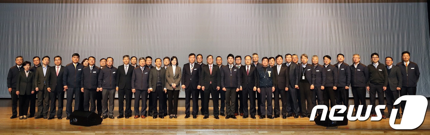 한국수력원자력(주)이 '제5회 자랑스런 한수원 人'시상식을 개최했다.(한수원제공)2018.12.18/뉴스1ⓒ News1