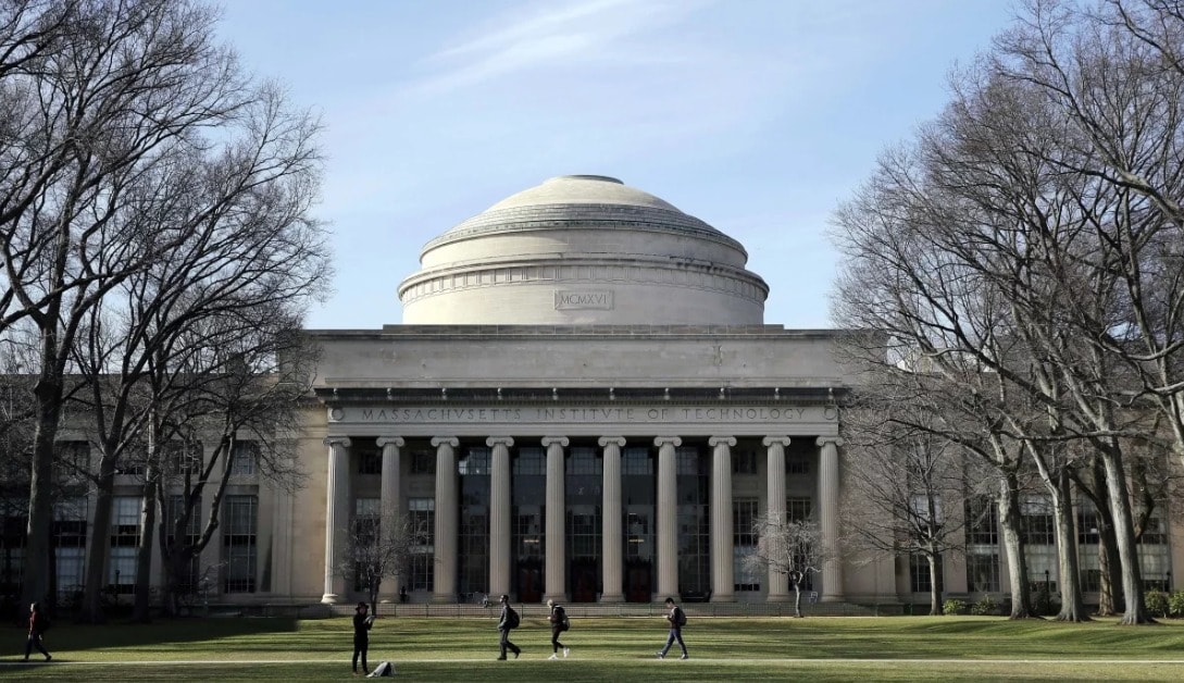 MIT 본관 전경 - MIT 홈피 갈무리