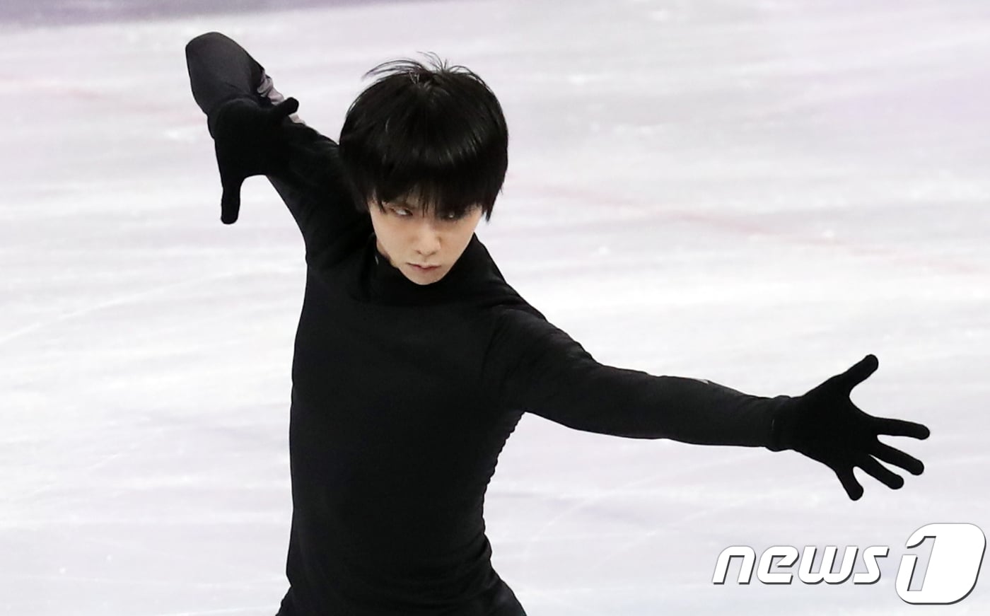 피겨스케이팅 남자 싱글 2연패를 노리는 일본 하뉴 유즈루가 13일 오전 강원도 강릉 아이스아레나에서 훈련을 하고 있다. 2018.2.13/뉴스1 ⓒ News1 이재명 기자