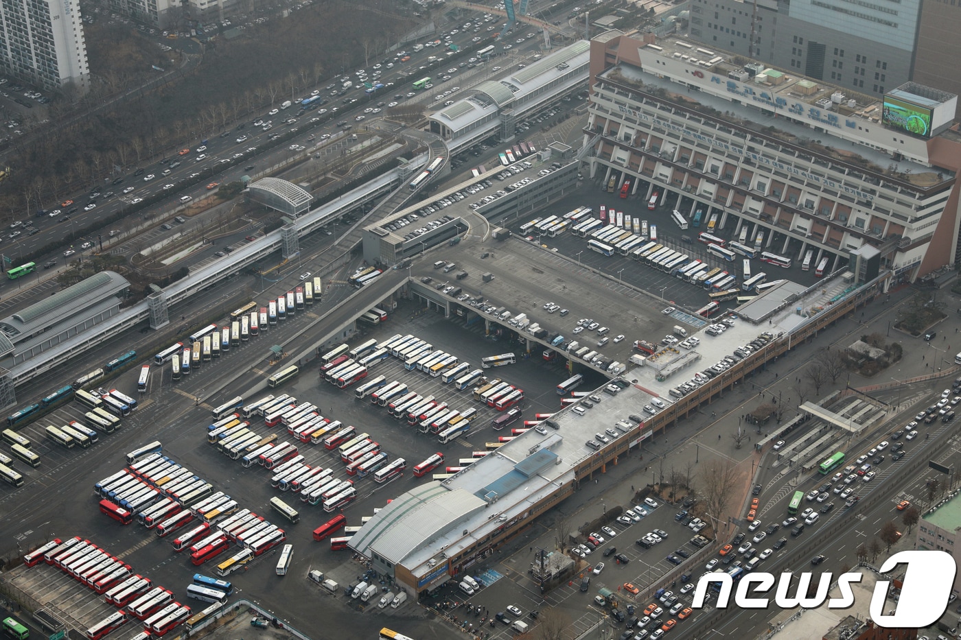 서울 강남 고속버스터미널 (항공촬영 협조=서울지방경찰청 경찰항공대 문흥주 경감, 차상현 경위, 정비사 김태훈 경사, 김동현 경장) 2018.2.14/뉴스1 ⓒ News1 신웅수 기자
