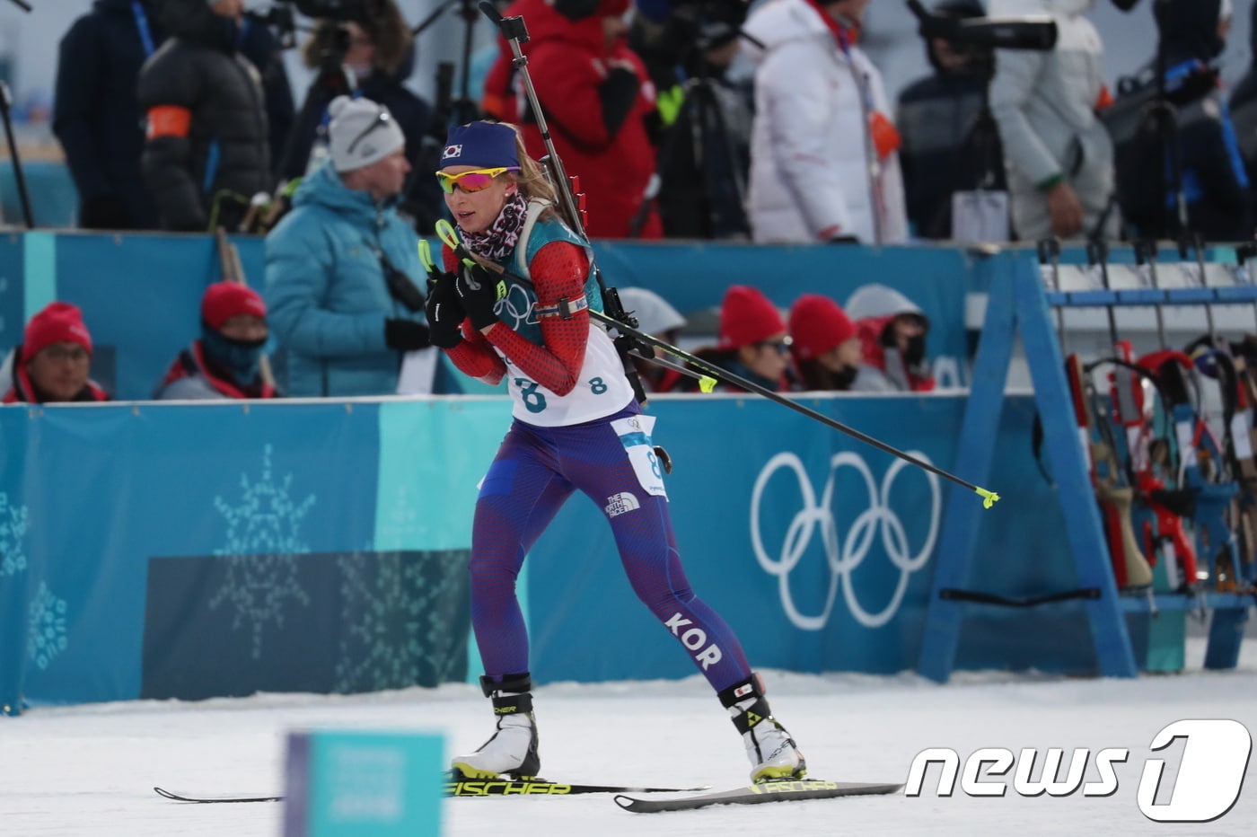 대한민국 예카테리나 아바쿠모바가 15일 강원도 평창군 알펜시아바이애슬론센터에서 열린 2018 평창동계올림픽 바이애슬론 여자 15km 개인전에서 질주하고 있다. 2018.2.15/뉴스1 ⓒ News1 유승관 기자