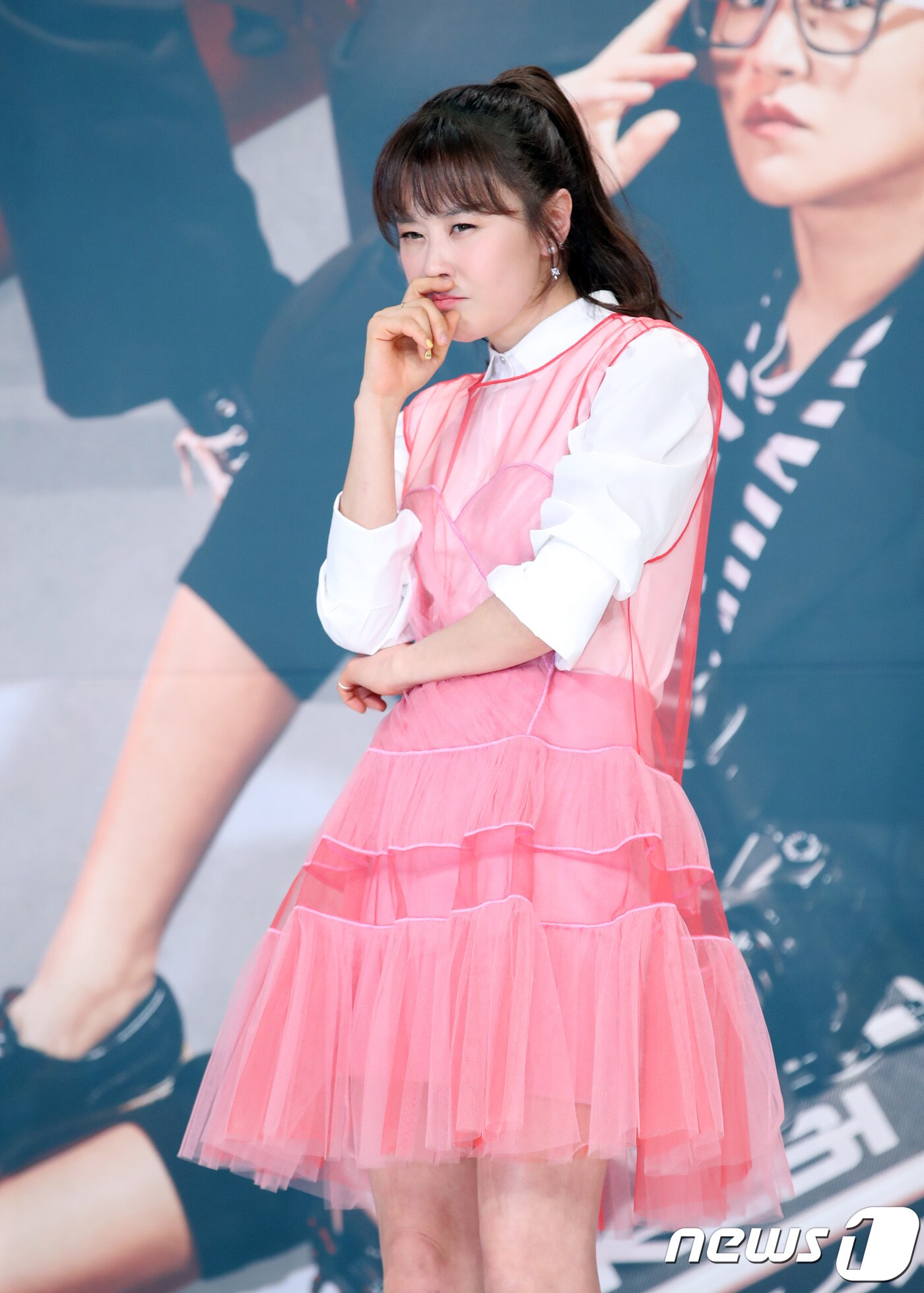 배우 최강희가 26일 오후 서울 영등포 타임스퀘어에서 열린 KBS 2TV 새 수목드라마 '추리의 여왕 시즌2' 제작발표회에 참석해 포즈를 취하고 있다. ‘추리의 여왕 시즌2’는 장바구니를 던져버린 설옥(최강희 분)과 막강한 추리군단을 거느리고 돌아온 완승(권상우 분)이 크고 작은 사건을 해결하며 숨겨진 진실을 밝혀내는 생활밀착형 추리드라마이다. 2018.2.26./뉴스1 ⓒ News1 권현진 기자