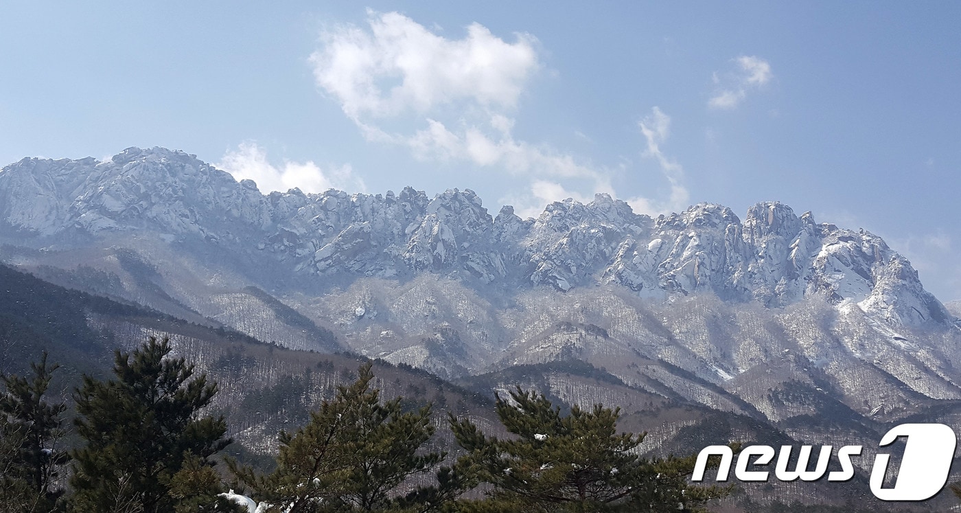 기사 이해를 됩기 위한 울산바위가 있는 강원 설악산 자료 사진으로 기사 내용과 직접 관련 없음. ⓒ 뉴스1