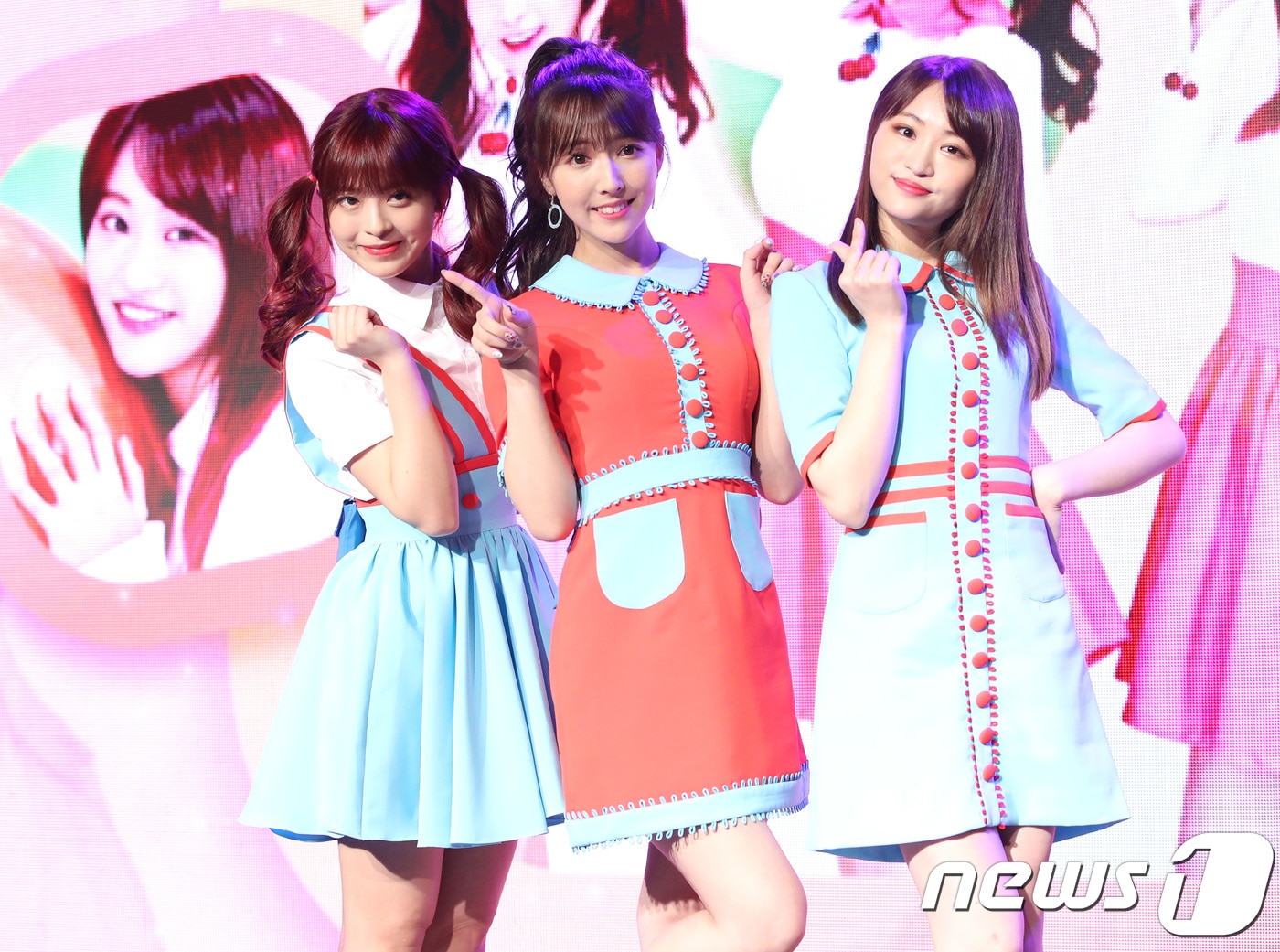 AV 배우 삼인조로 결성된 일본 걸그룹 허니팝콘이 21일 오전 서울시 마포구 스테이라운지에서 첫 번째 앨범 ‘비비디 바비디 부’(Bibidi Babidi Boo) 쇼케이스를 열고 포즈를 취하고 있다. 2018.3.21./뉴스1 ⓒ News1 권현진 기자