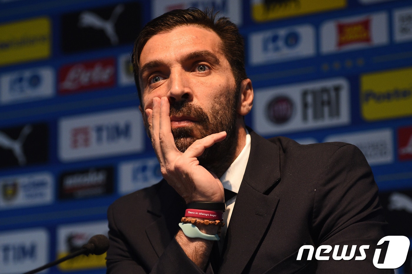 이탈리아 대표팀에 복귀한 잔루이지 부폰(유벤투스)이 23일(이하 한국시간) 아르헨티나와의 평가전을 하루 앞두고 열린 기자회견에 참석했다. ⓒAFP=News1