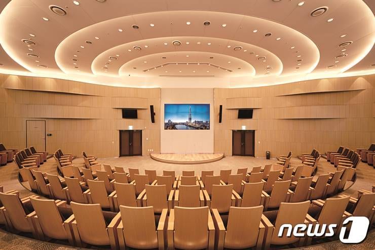 롯데월드타워 SKY 31 컨벤션 오디토리움. 220㎡ 면적에 135명을 수용한다.ⓒ News1