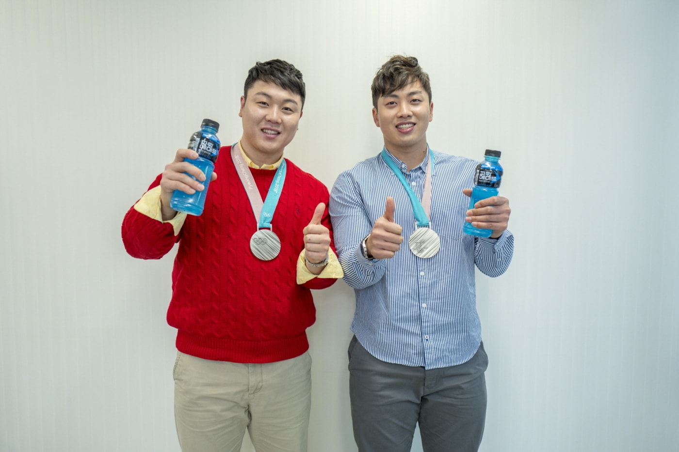봅슬레이 대표팀 원윤종(왼쪽), 서영우(오른쪽)  선수가포즈를 취하고 있다. (사진제공=코카콜라) ⓒ News1