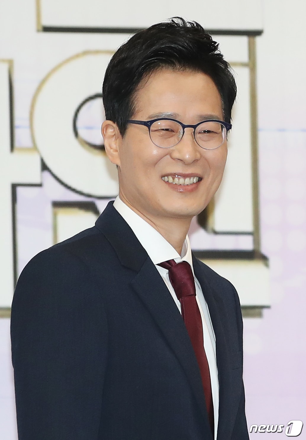 김태욱 앵커가 13일 오전 서울 여의도 KBS에서 열린 ‘뉴스 앵커 기자간담회’에 참석해 포즈를 취하고 있다. 2018.4.13./뉴스1 ⓒ News1 권현진 기자