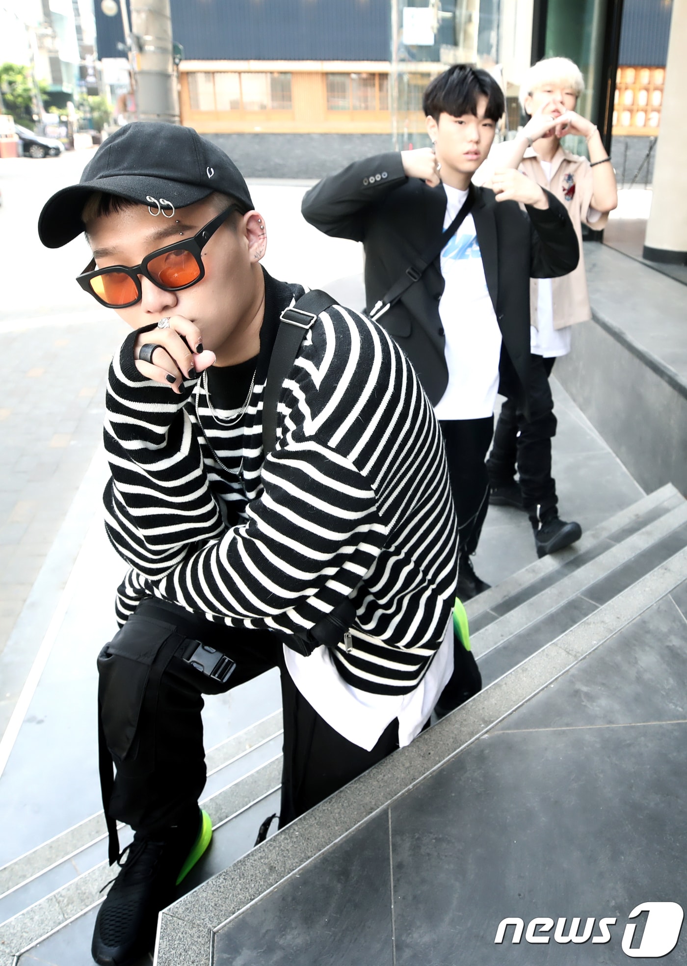 2018.4.20.압구정로데오 치킨집. 엠넷 '고등래퍼2' 오담률(왼쪽부터), 이승화, 윤진영 딥풀이. ⓒ News1 권현진 기자