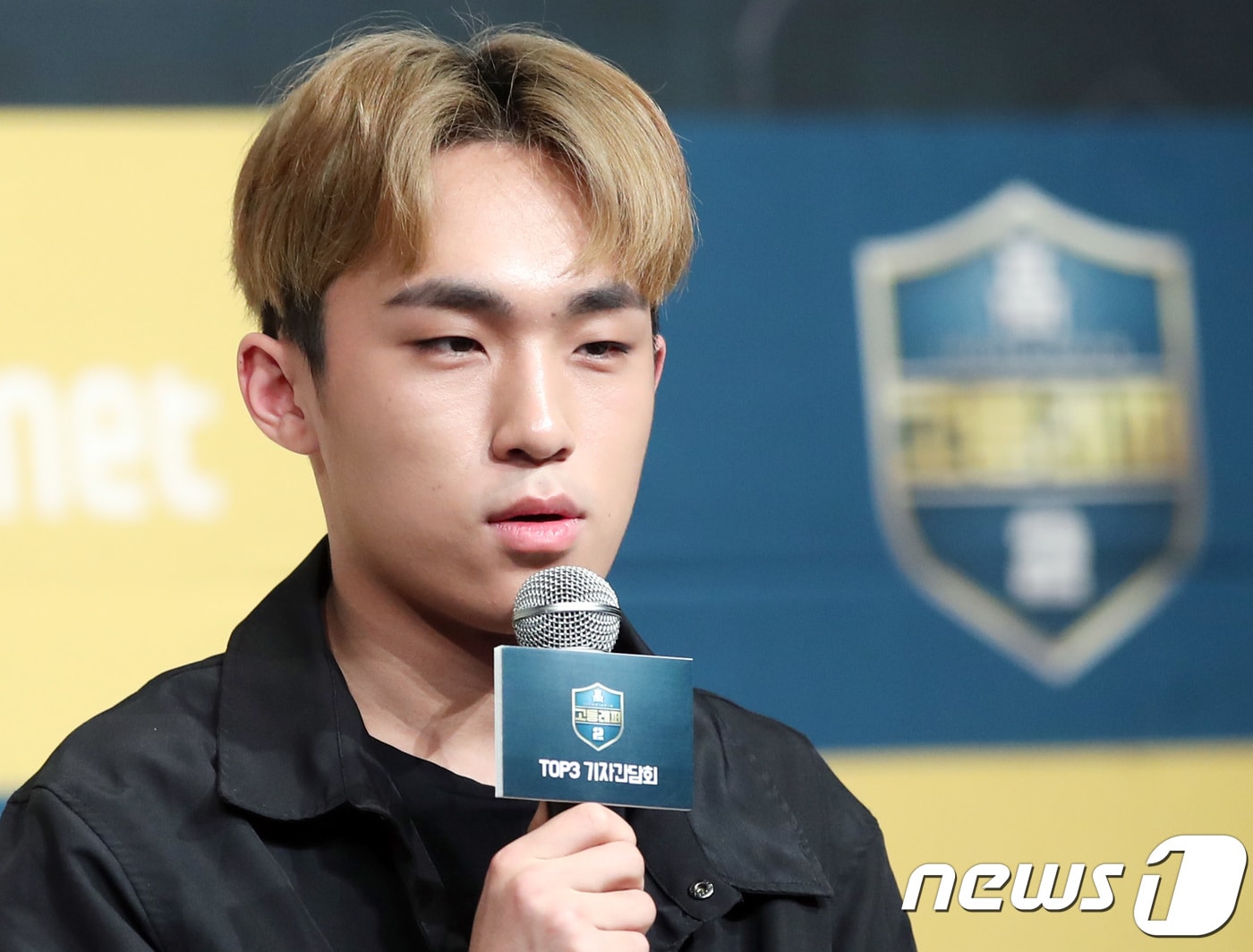 이로한이 24일 오후 서울 영등포 타임스퀘어에서 열린 국내 최초 고교 랩 대항전 Ment ‘고등래퍼2’ TOP3 기자간담회에 참석해 취재진 질문에 답하고 있다. 2018.4.24./뉴스1 ⓒ News1 권현진 기자