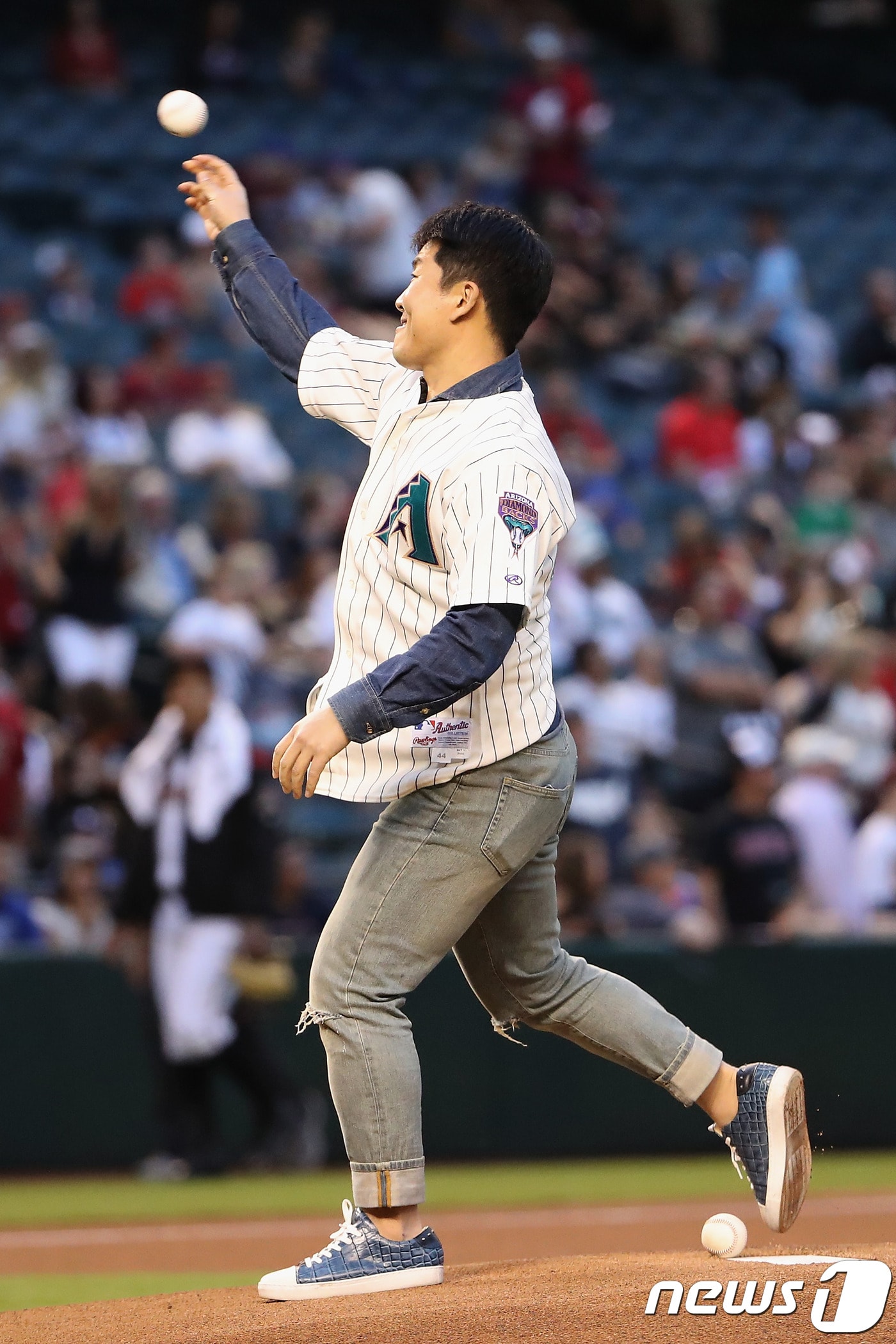 2018년 애리조나 다이아몬드백스 홈 개막전에 시구자로 나선 김병현. ⓒ AFP=News1