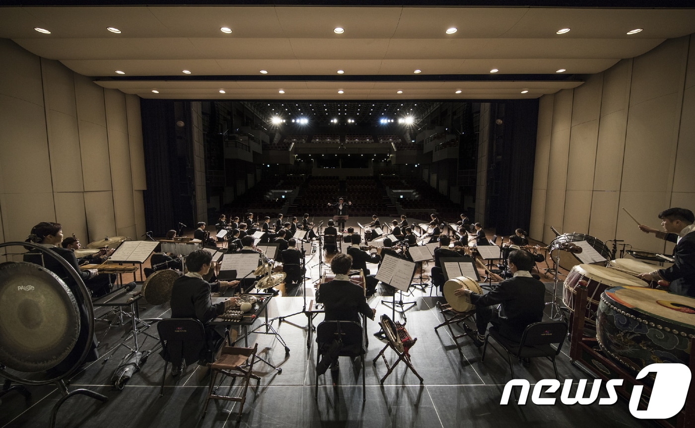 국립국악원 창작악단 연주모습ⓒ News1
